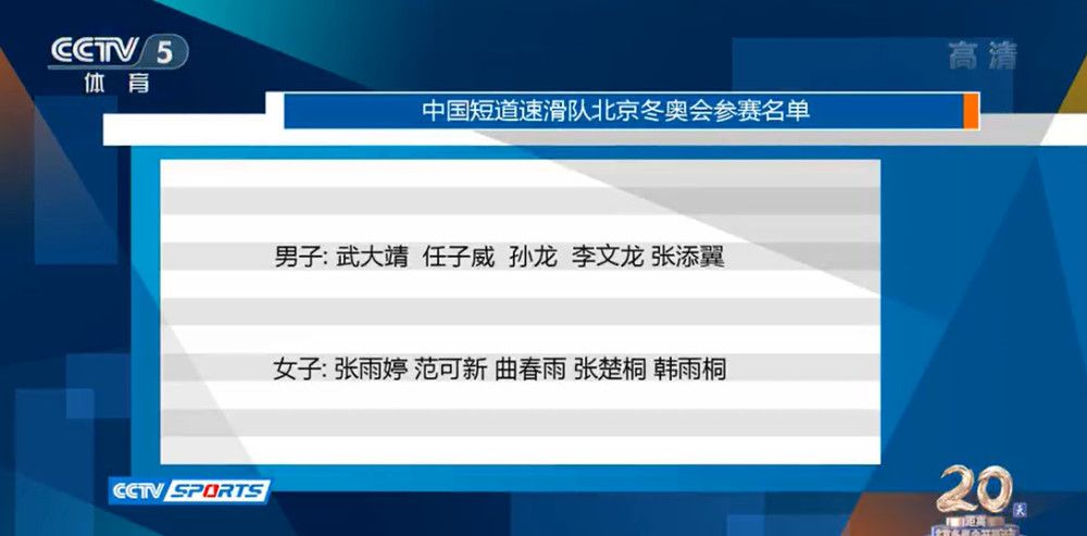 几张照片里的哈米德，分别站在不同的山体坑道内，身后的各种物资堆积如山。